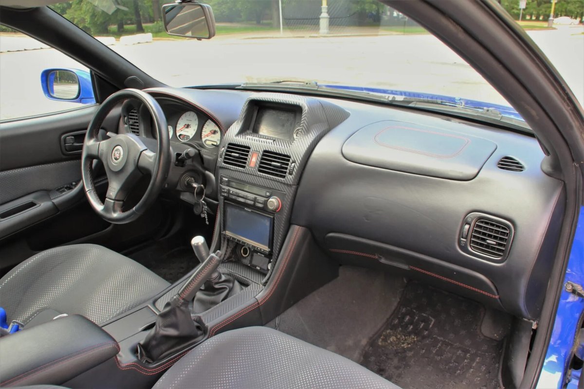 Nissan Skyline GTR r34 левый руль