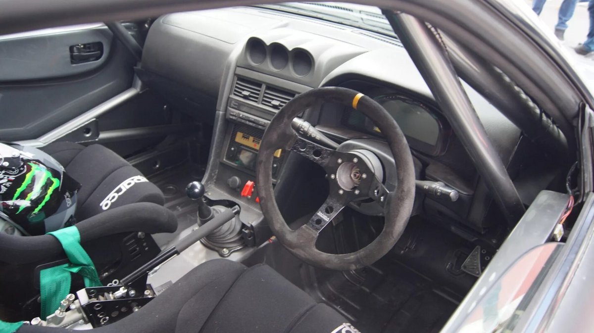 Nissan Skyline r34 Цареградцева салон