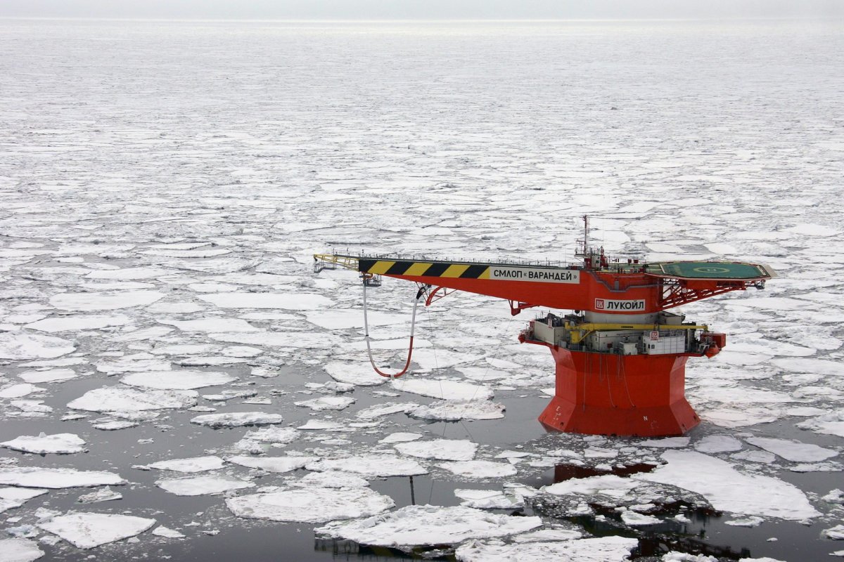 Стационарный морской ледостойкий отгрузочный причал Варандей