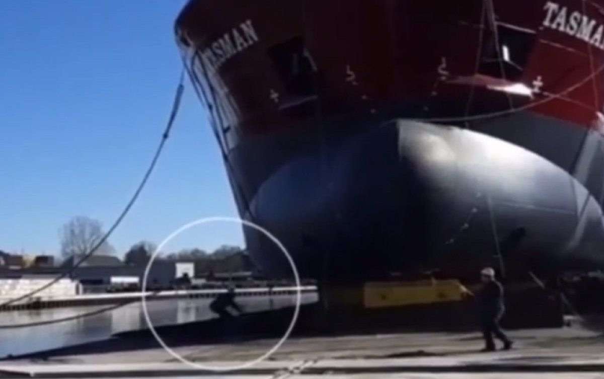 Спуск кораблей на воду кранцами