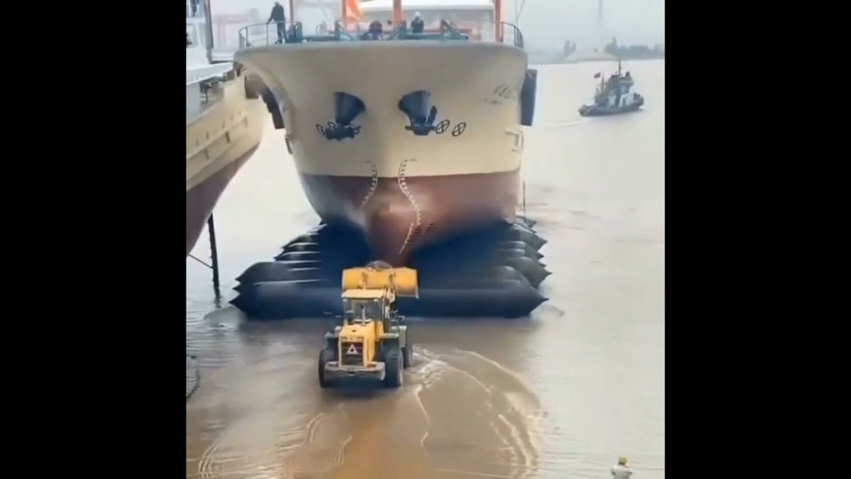 Спуск судна на лотосе