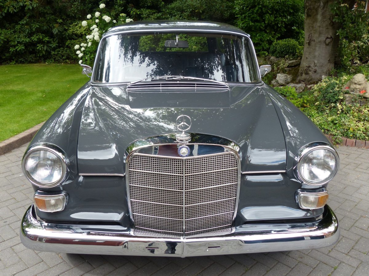 Мерседес Бенц 230