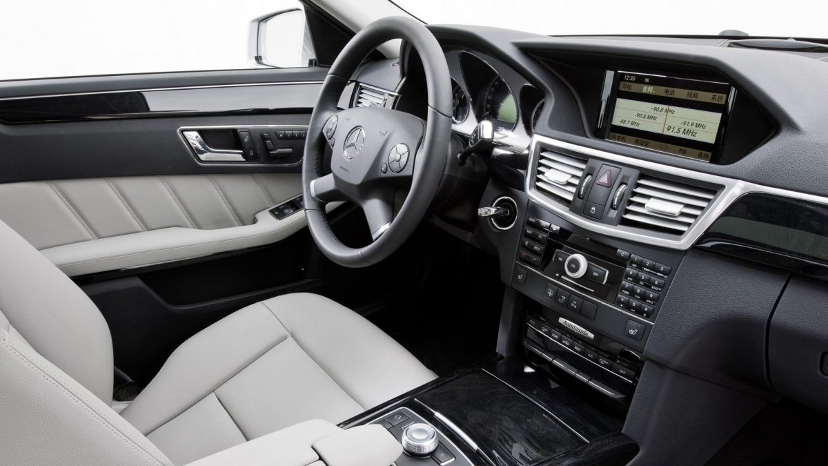 Mercedes Benz e class w212 2011 салон