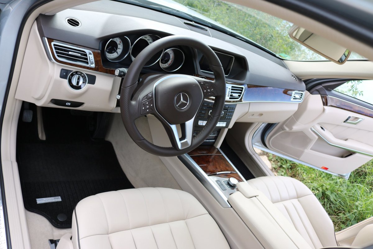 Мерседес е200 белый салон