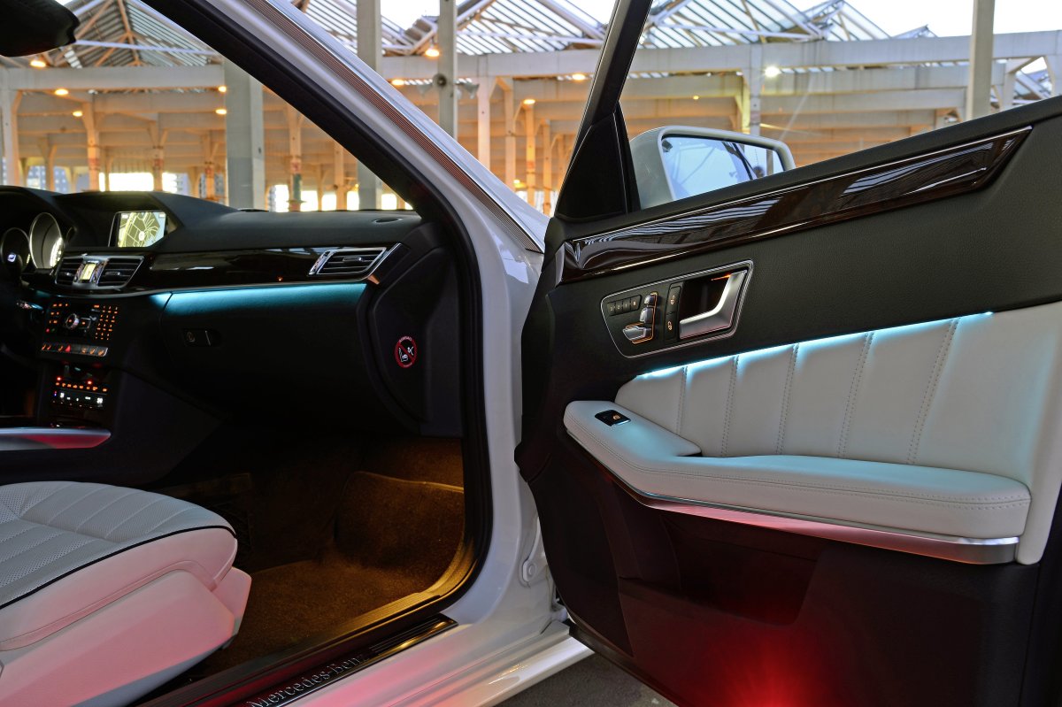 Mercedes Benz e200 салон с подсветкой