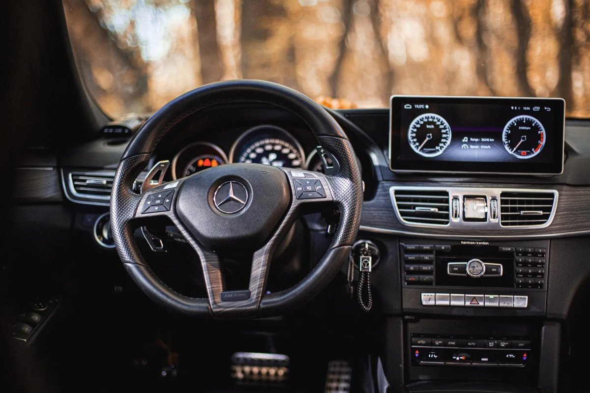 Audio 20 Mercedes w212