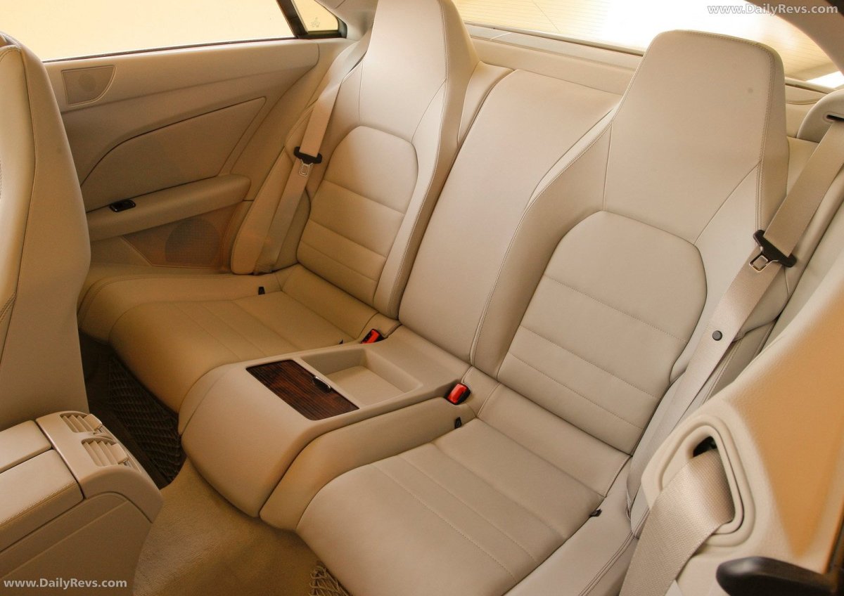 Mercedes 212 Coupe салон