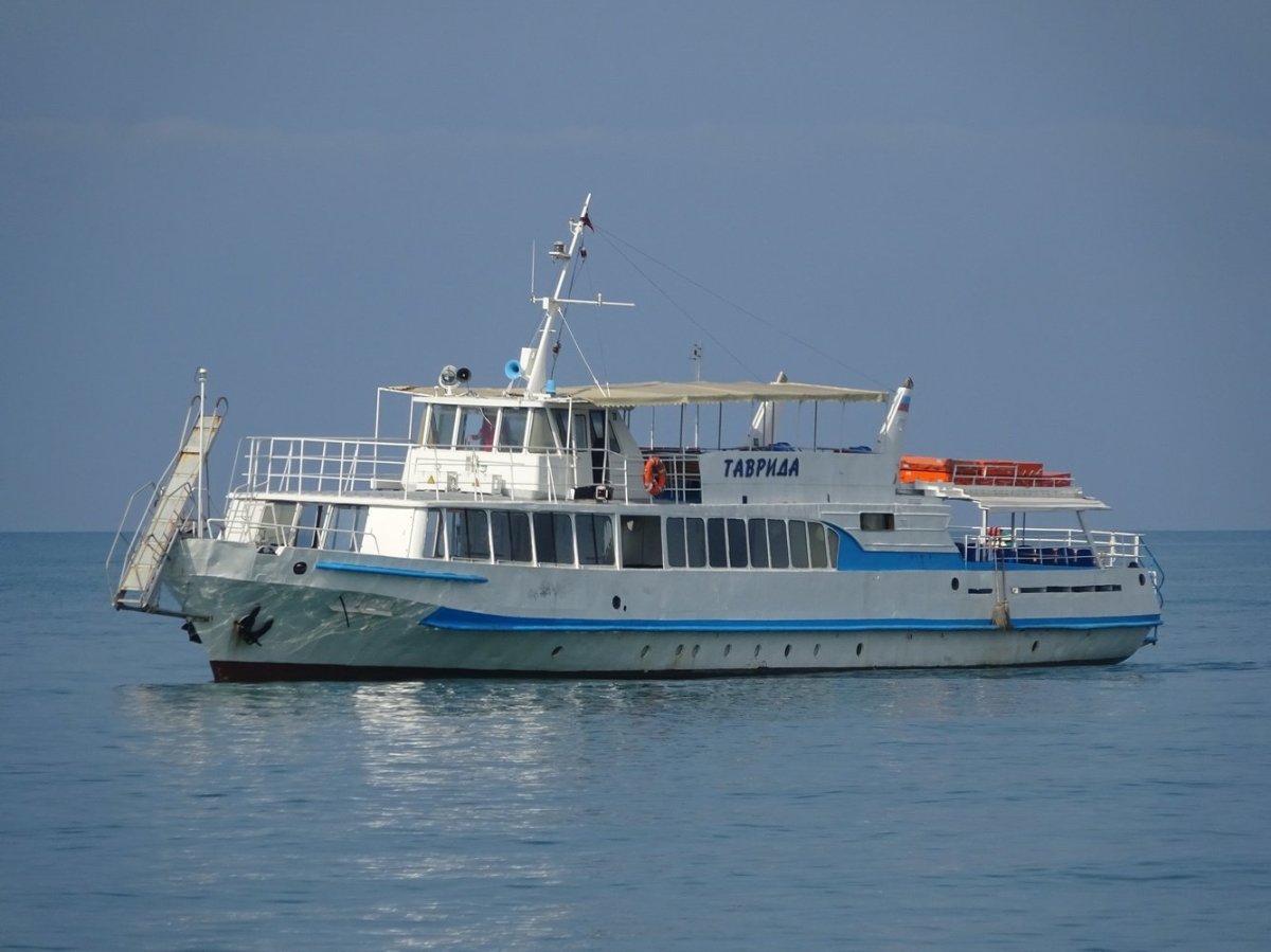 Прогулочный пассажирский катер «Константин Паустовский».