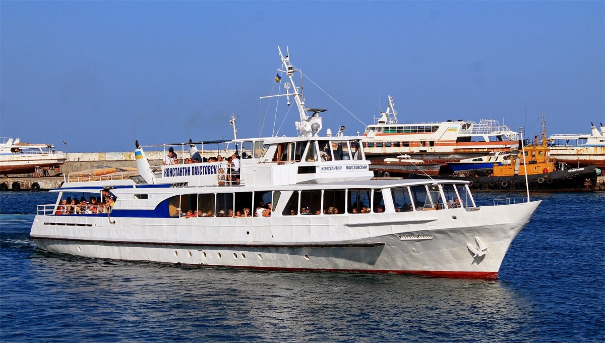Теплоход Константин Паустовский Ялта