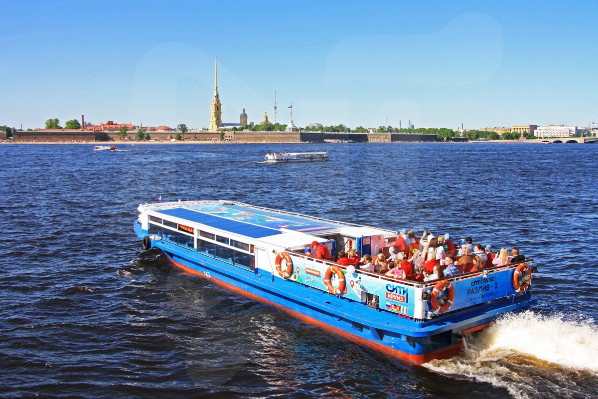 Теплоход на Неве Питер