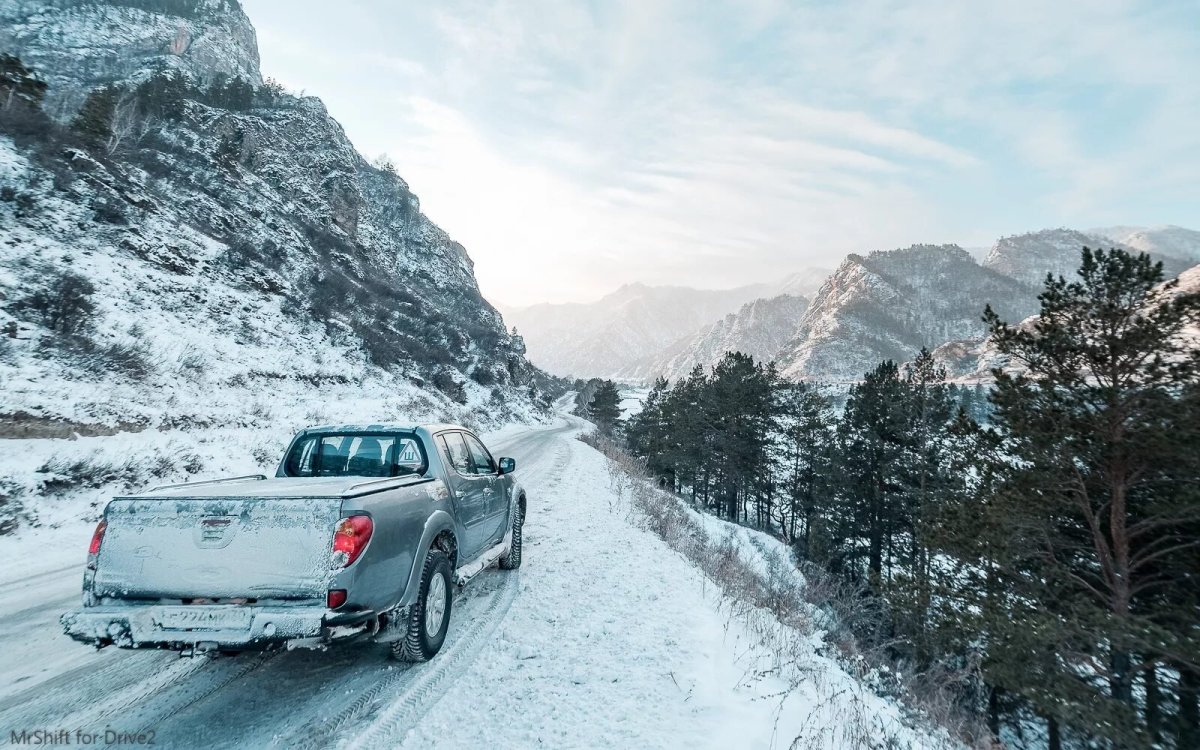 Тойота тундра в горах Алтая