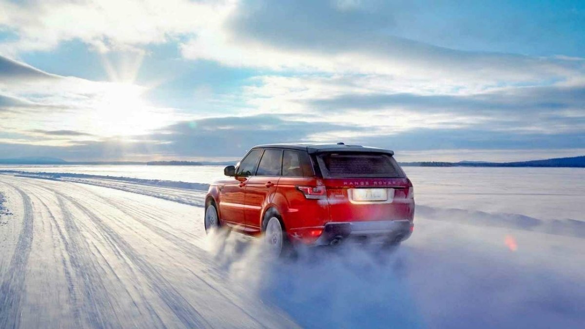 Рендж Ровер в снегу