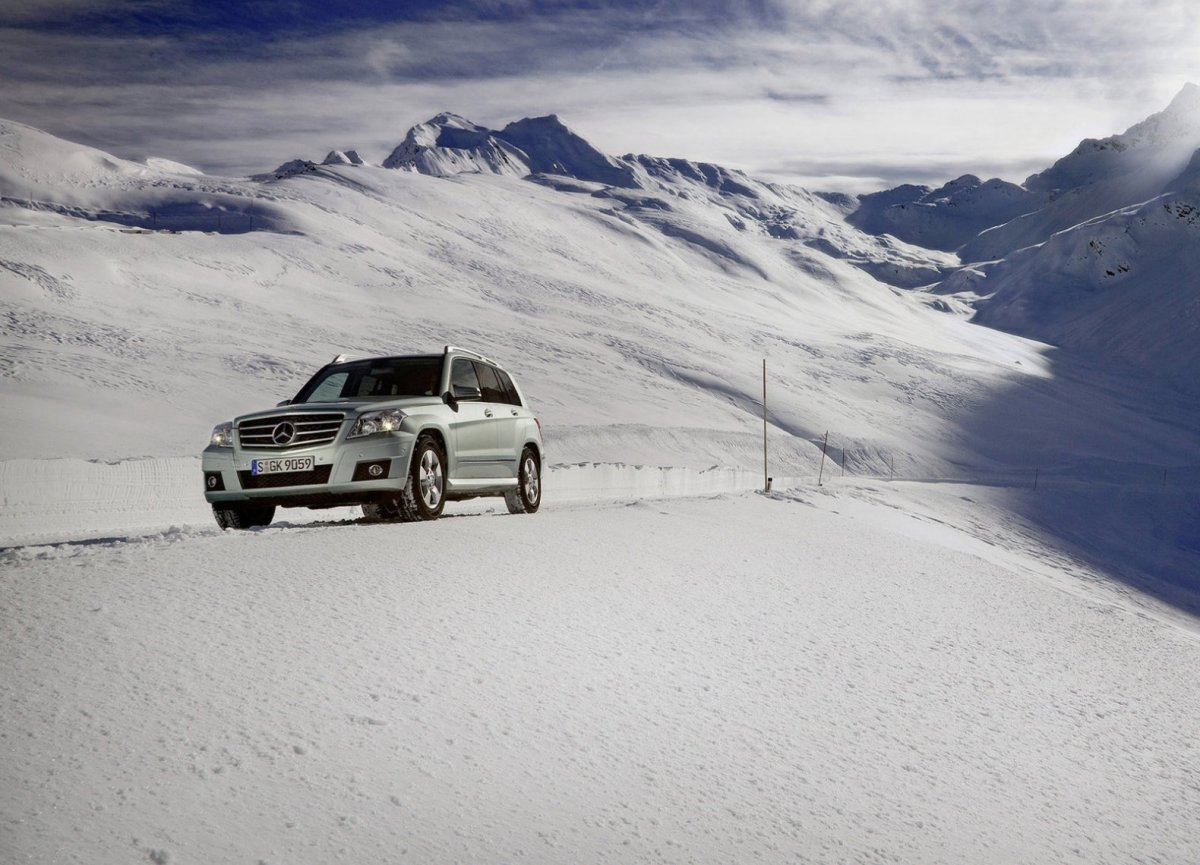 Машина в горах