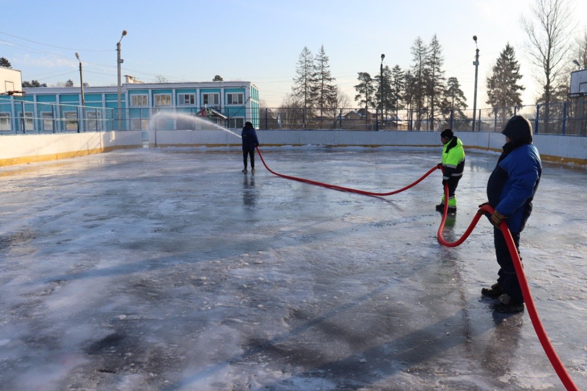 Каток на пруду