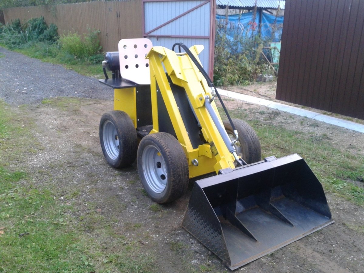 Бортоповоротный мини погрузчик