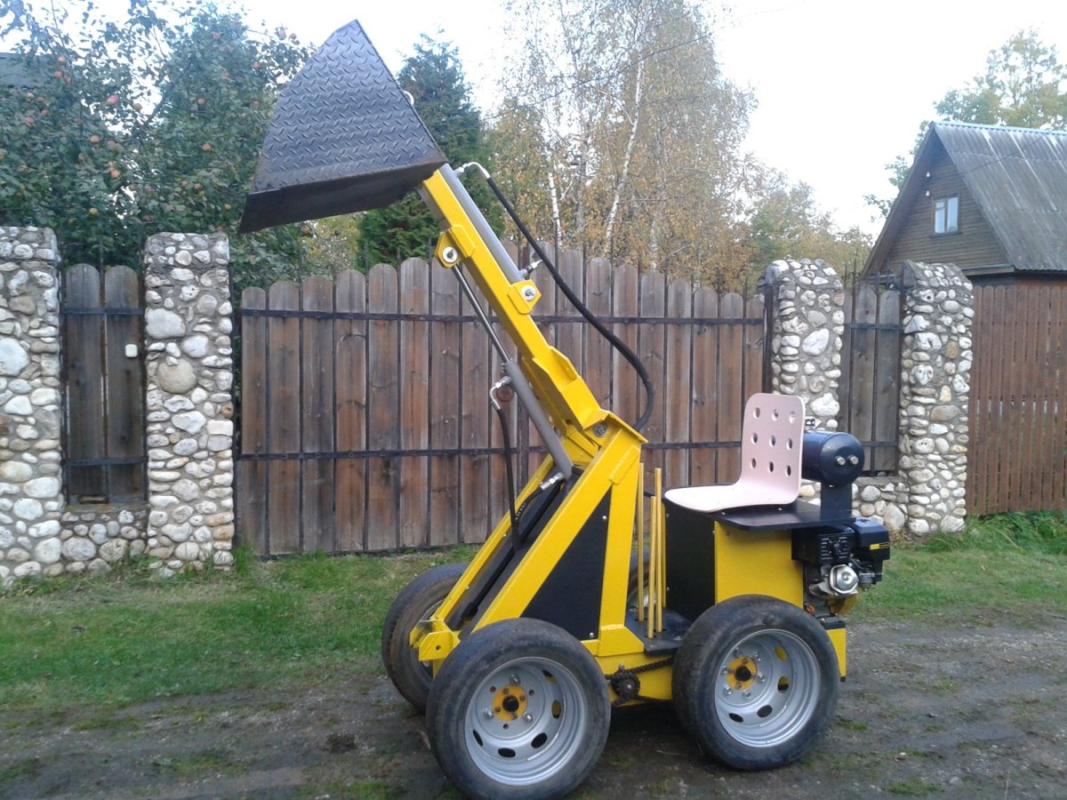 Бортоповоротный погрузчик на гидроприводе