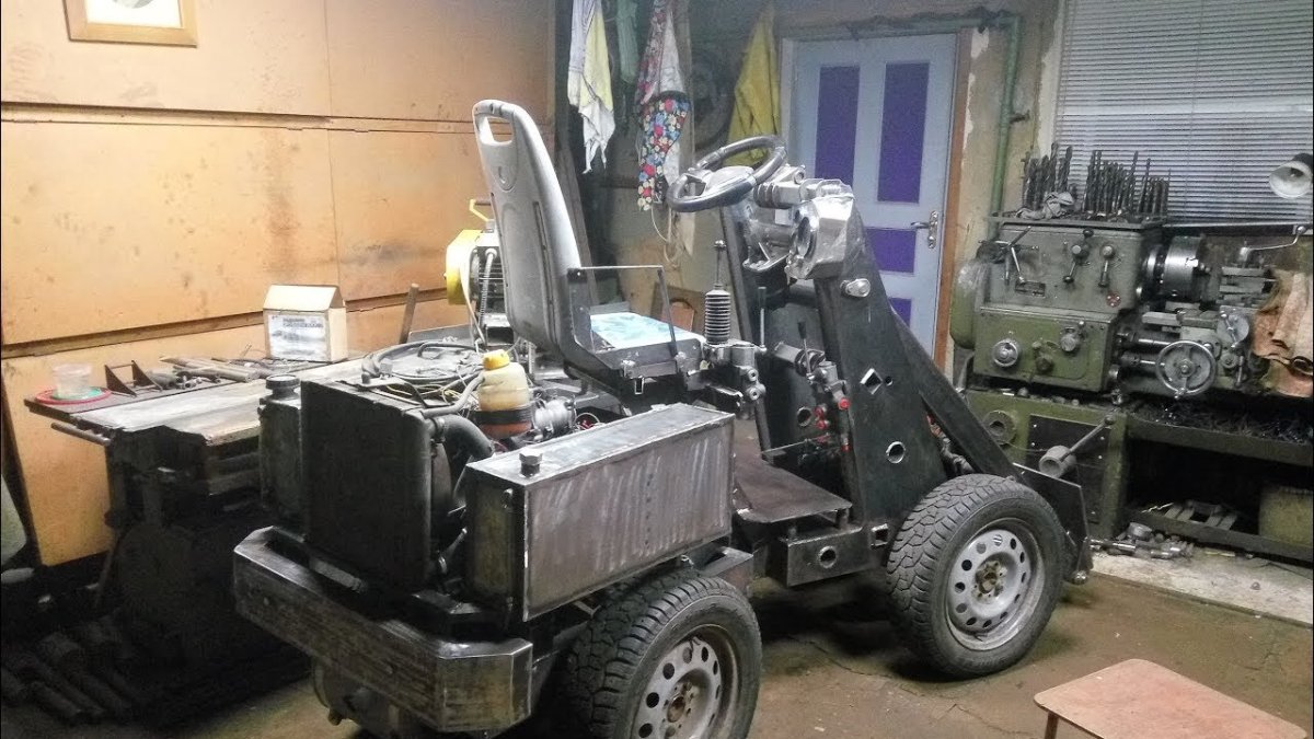 Минипогрузчик переломка 4х4