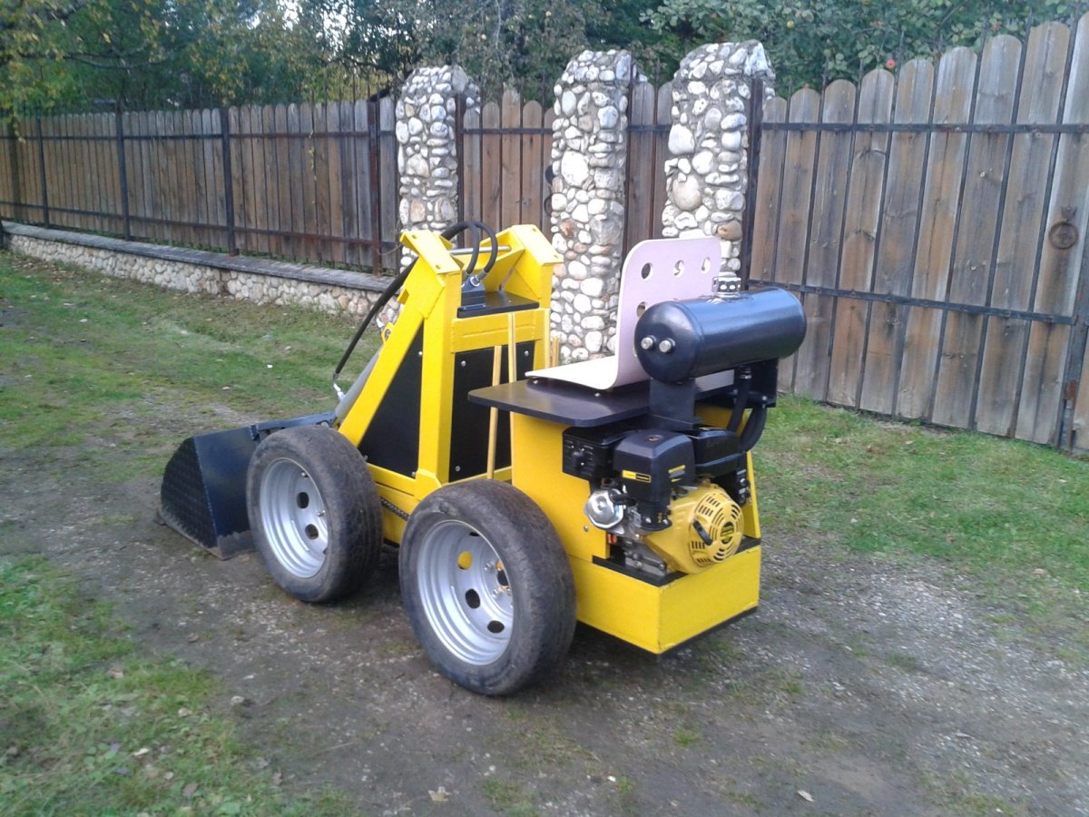 Универсальный бортоповоротный мини погрузчик мини 2-20