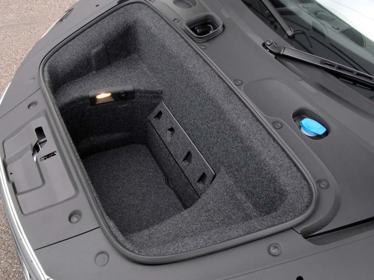 Audi r8 багажник