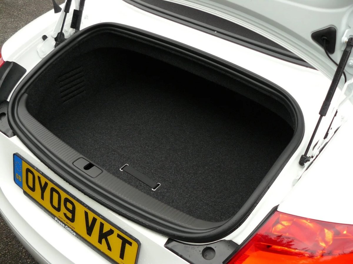 Ауди ТТ 2021 багажник