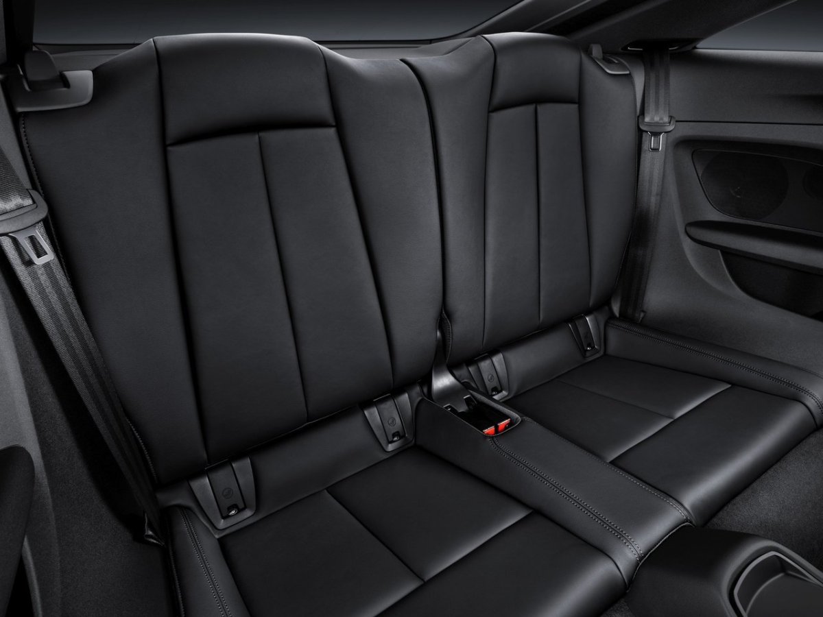 Ауди ТТ салон сзади