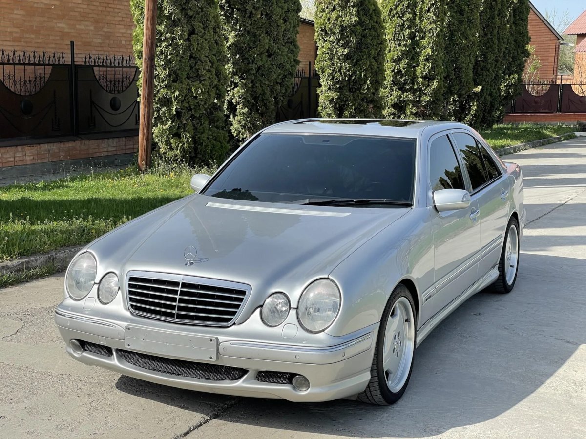 Mercedes w210 AMG серебристый