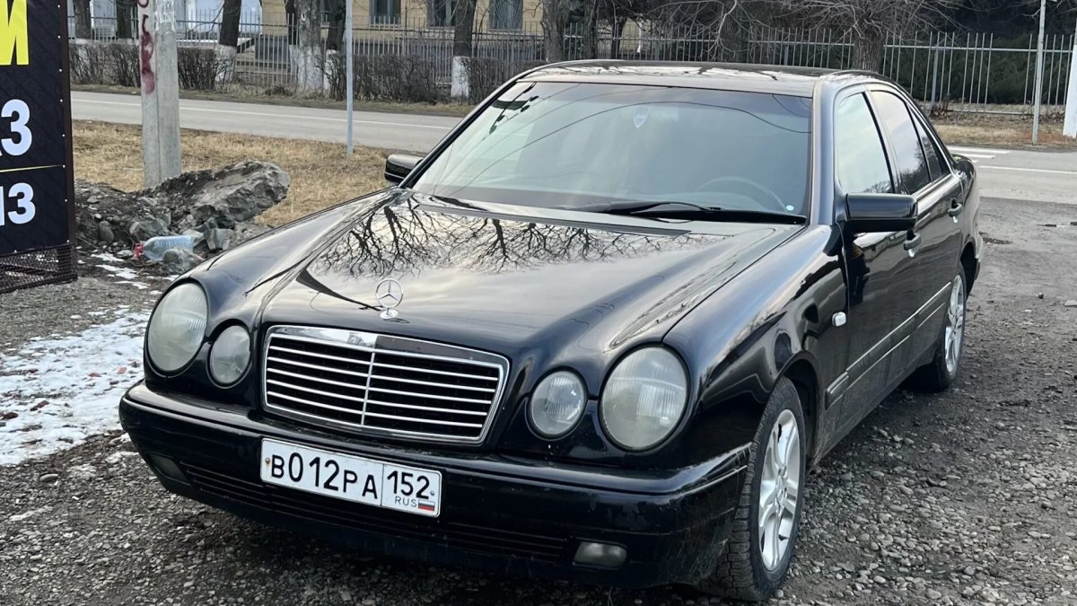 Мерседес Бенц е