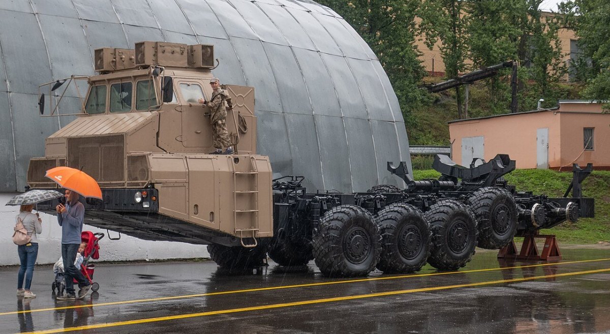 Тягач МАЗ 7907