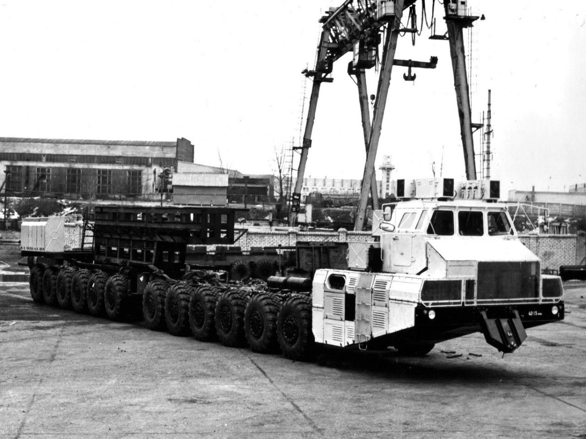 Военный тягач МАЗ-7907