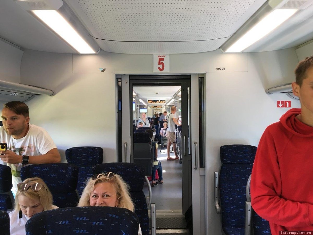 Поезд Ласточка Псков Санкт-Петербург