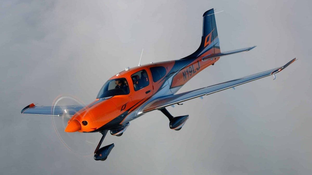 Cirrus sr22