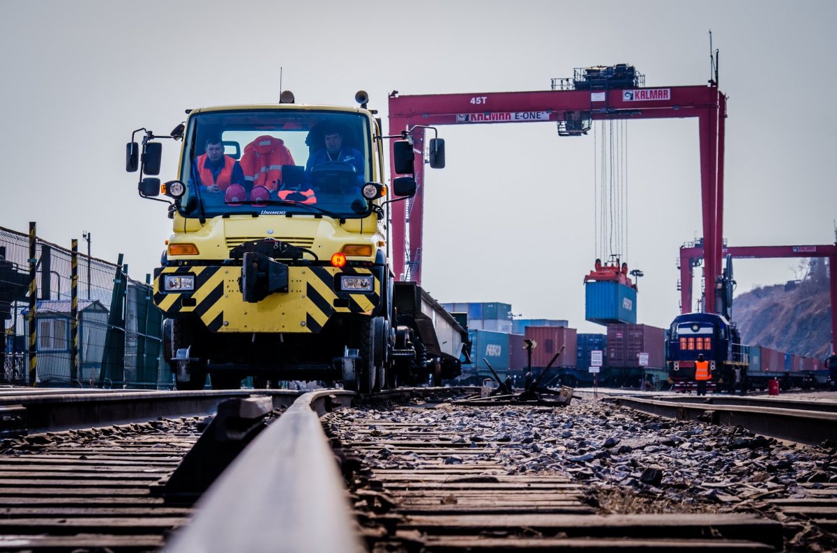 Автомобильно-железнодорожное транспортное средство