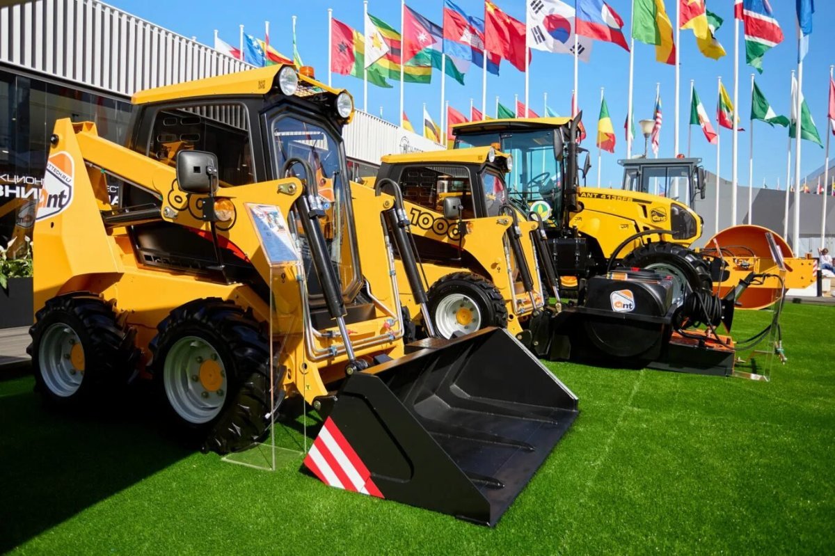 Трактор Ant 4135fb