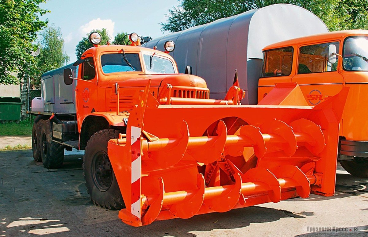 ЗИЛ 157 роторный снегоочиститель