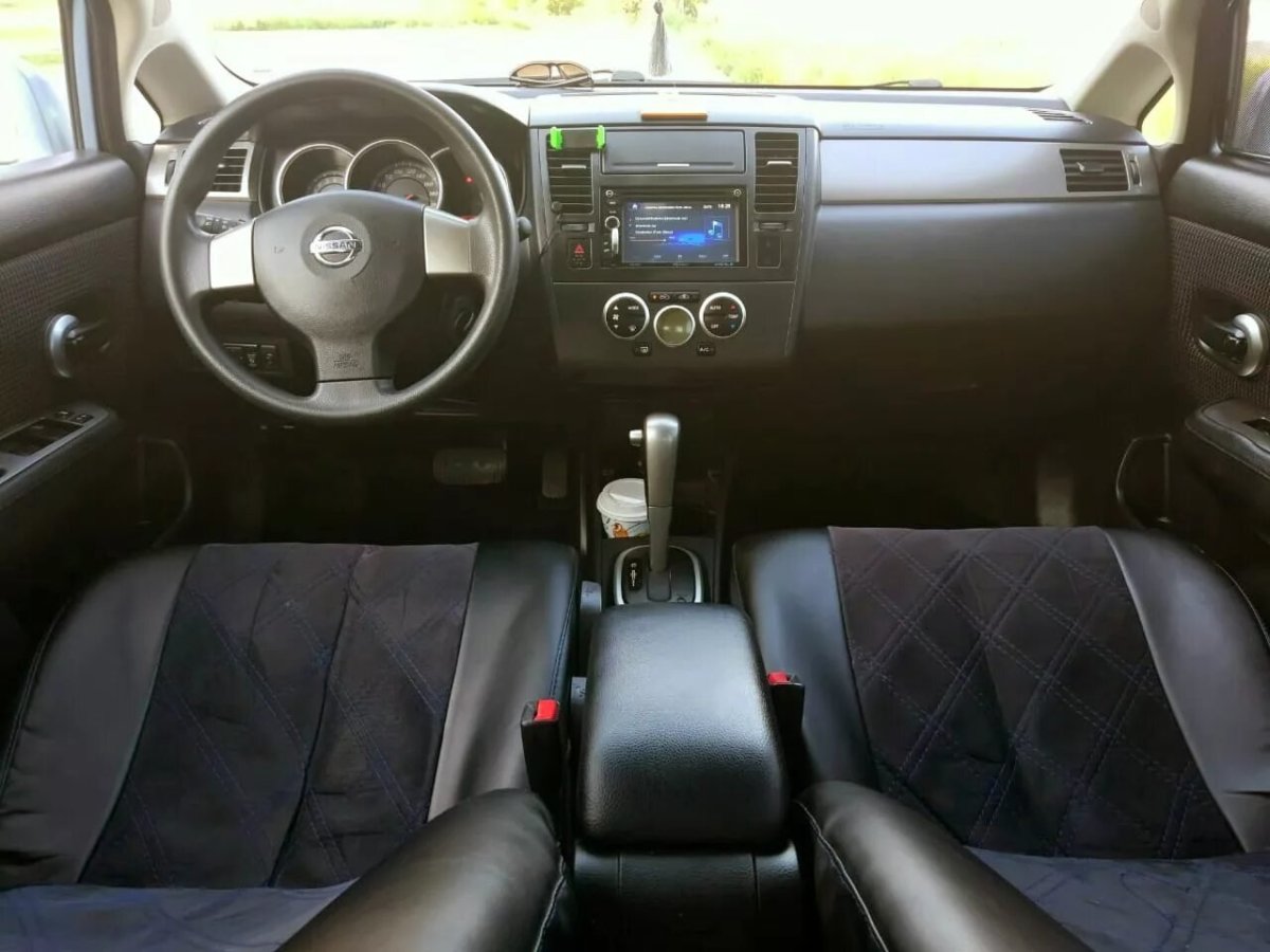Nissan Tiida 2005 салон