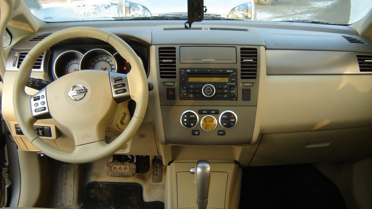 Торпедо Nissan Tiida 2008