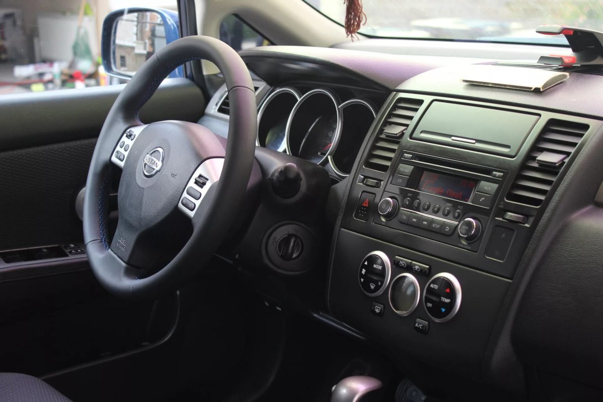 Ниссан Тиида панель