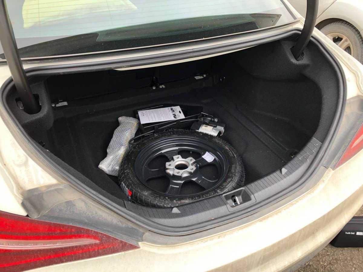 Мерседес CLA 2019 сабвуфер в запаске