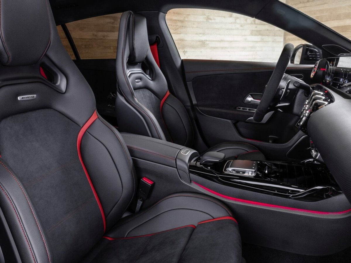 Mercedes AMG CLA 45 S салон