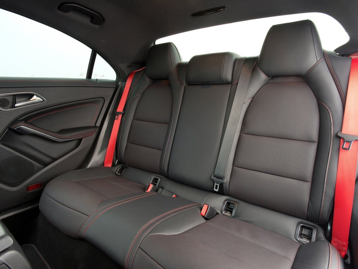 Мерседес CLA салон сзади