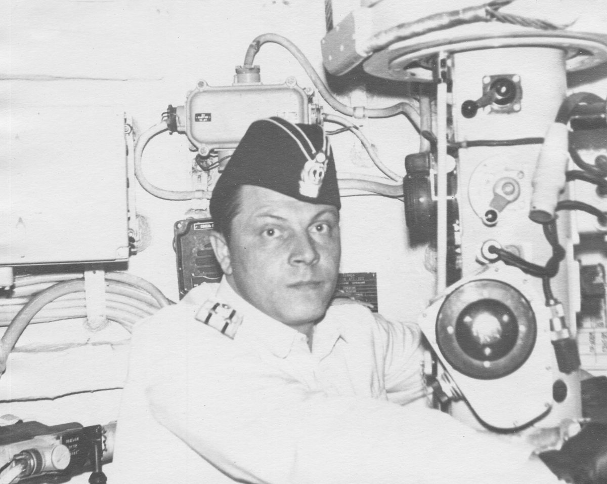 Гладышев Юрий Петрович командир подводной