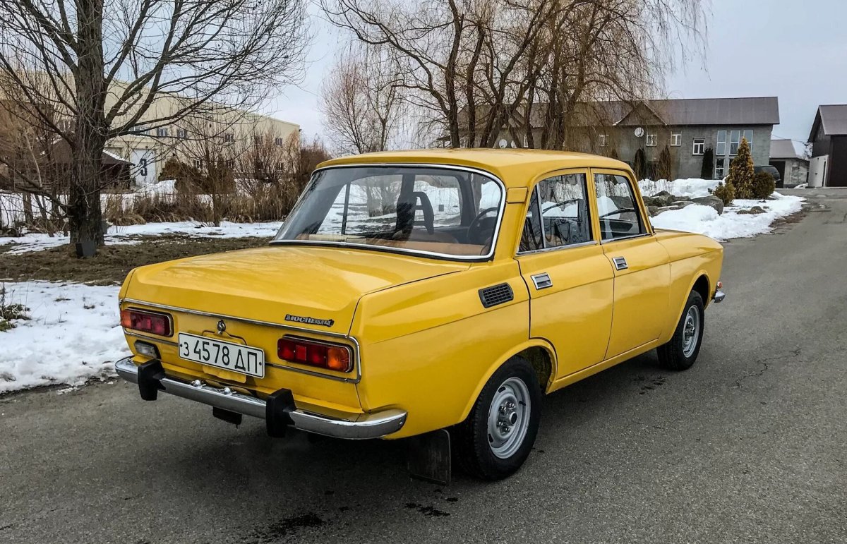 Машина АЗЛК 2140