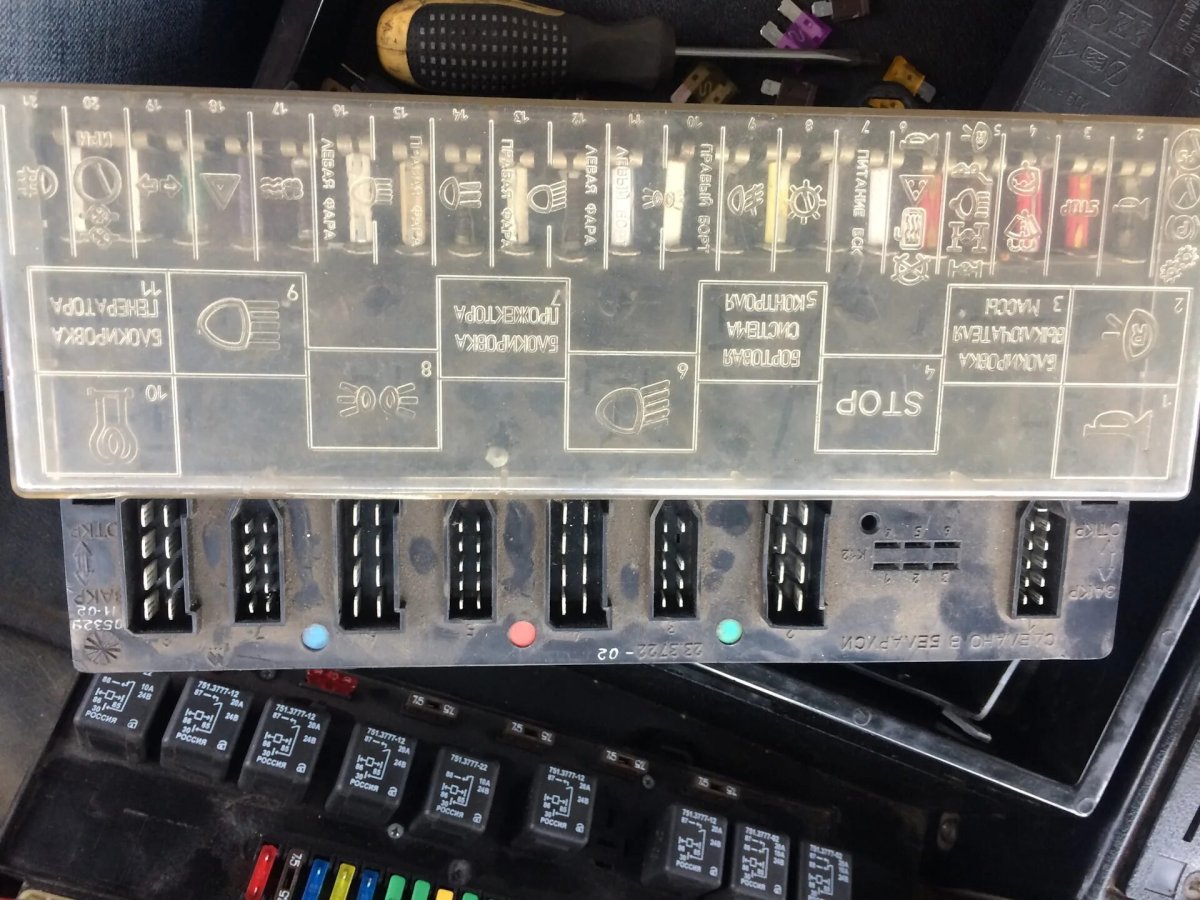Блок предохранителей МАЗ 5440