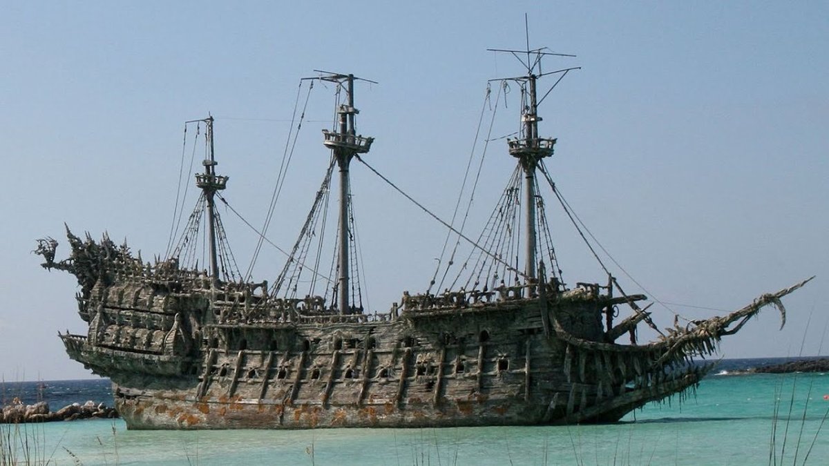 Летучий голландец корабль пираты Карибского моря