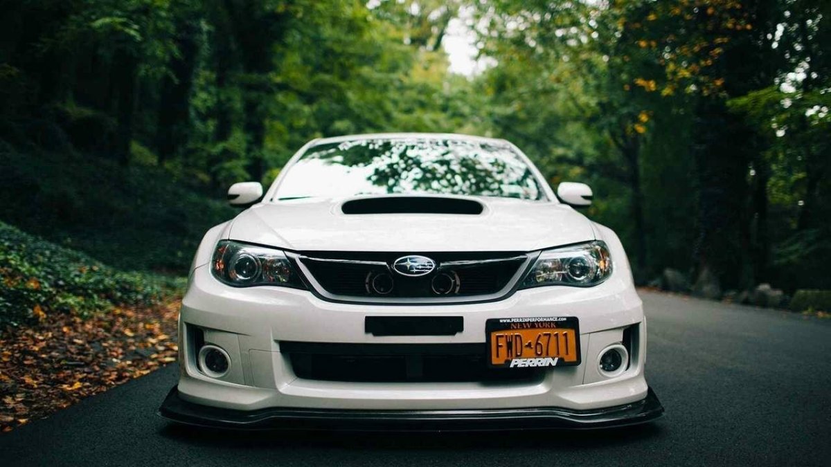 Subaru Impreza белая