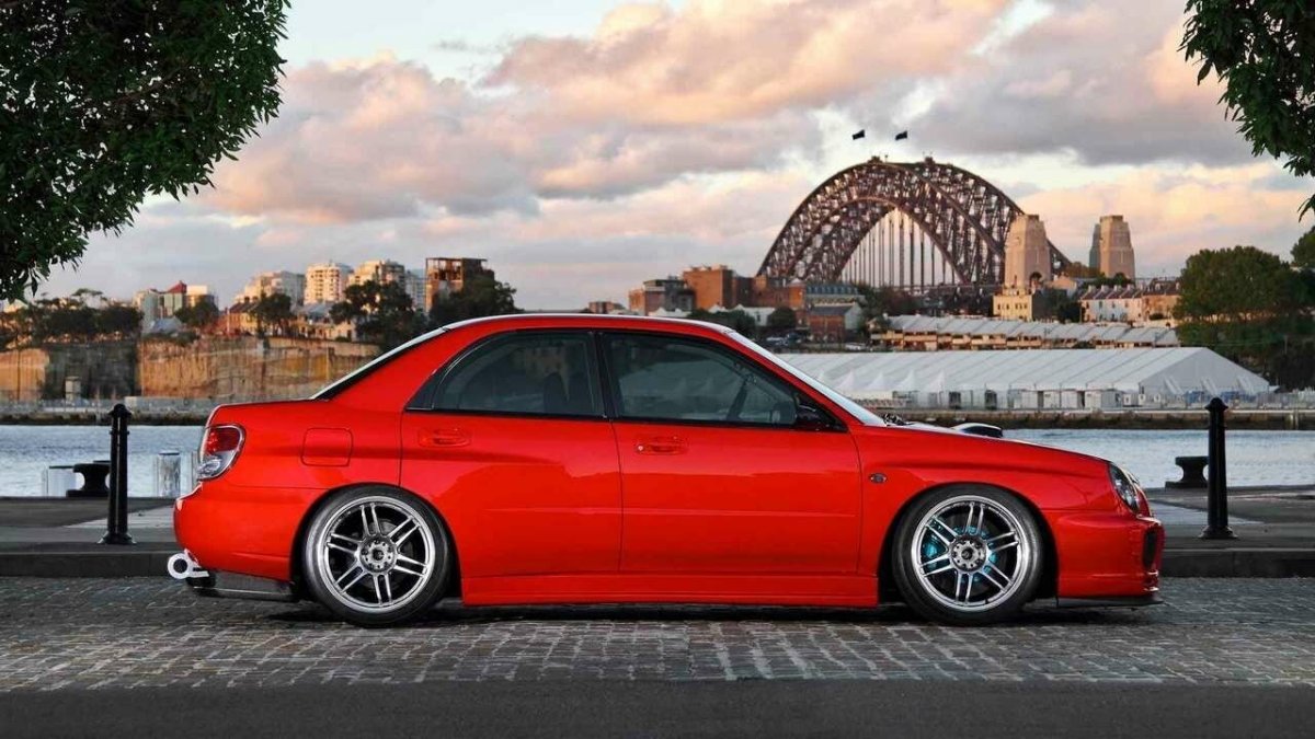 Subaru Impreza WRX STI красная