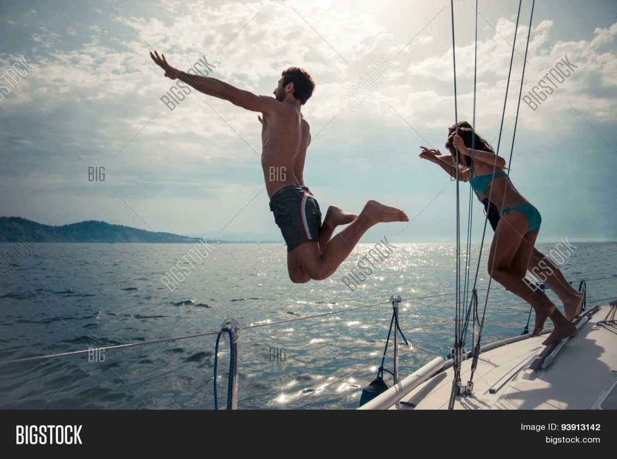 Прыжок в воду с корабля