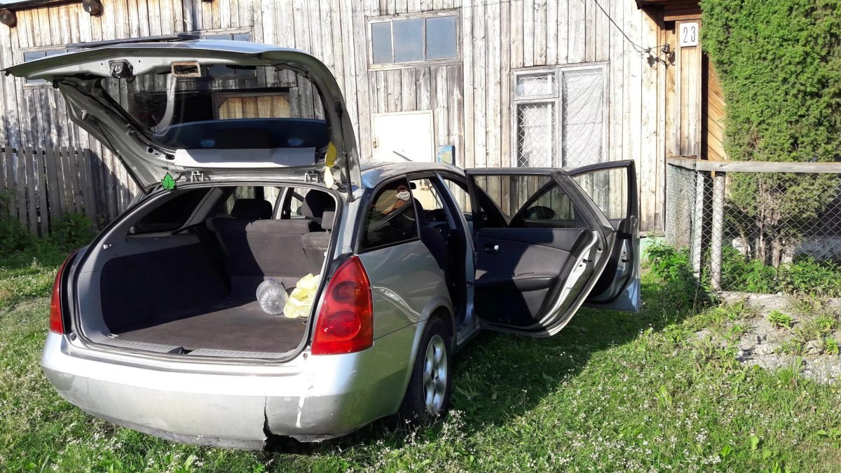 Nissan primera багажник
