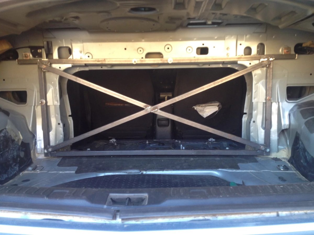 Задняя распорка Nissan primera p12