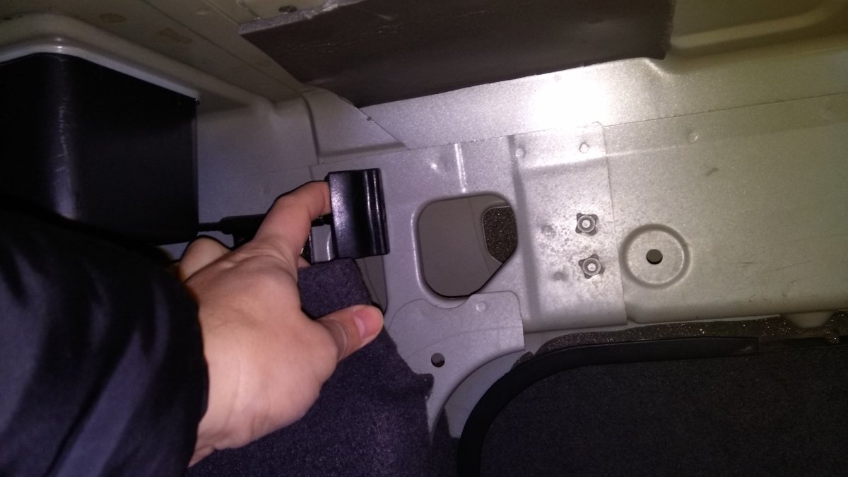 Как открыть багажник primera p12